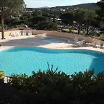 T2 : Jardin, Piscine, Parking A *