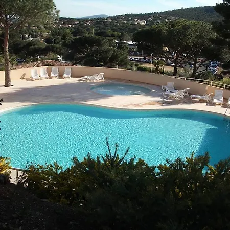 T2 : Jardin, Piscine, Parking à *