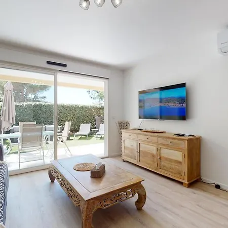 T2 : Jardin, Piscine, Parking à Appartement *
