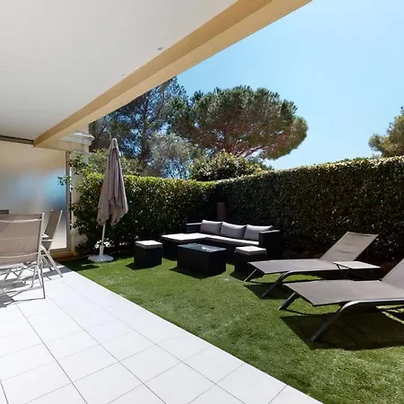 T2 : Jardin, Piscine, Parking à Sainte-Maxime